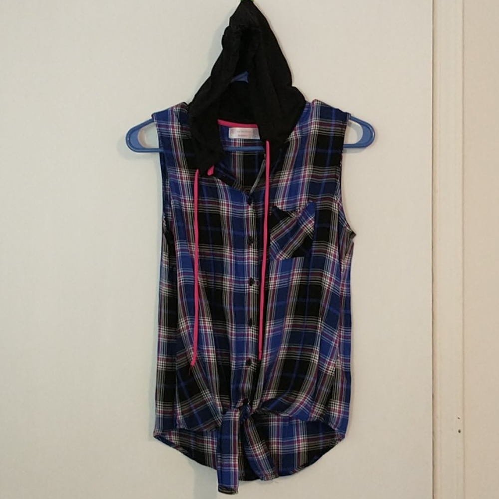 No Boundaries Sleeveless Button Shirt - XS